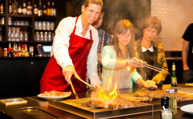 Hier ist der Gast der "Chef am Grill". Hier ist der Gast der "Chef am Grill".