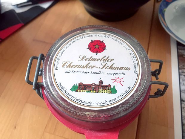 Die lippische Rose schmückt die Etiketten.
Die lippische Rose schmückt die Etiketten.
