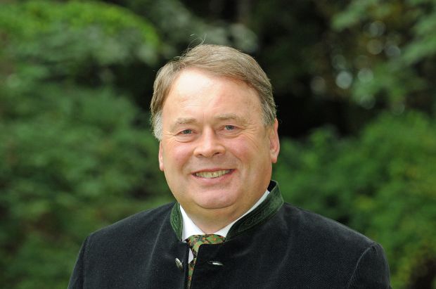 Helmut Brunner ist seit 30. Oktober 2008 Bayerischer Staatsminister für Ernährung, Landwirtschaft und Forsten. Helmut Brunner ist seit 30. Oktober 2008 Bayerischer Staatsminister für Ernährung, Landwirtschaft und Forsten.