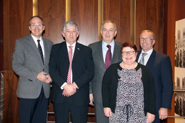 Der IMV-Vorstand (von links): Generalsekretär Martin Fuchs, Ad Bergwerff, Jean-Marie Oswald, Jacqueline Balzer und Rudolf Menzl. Der IMV-Vorstand (von links): Generalsekretär Martin Fuchs, Ad Bergwerff, Jean-Marie Oswald, Jacqueline Balzer und Rudolf Menzl.