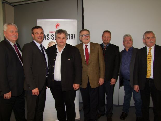 Starkes Team in Nürnberg (von links): Landesgeschäftsführer Rainer Hechinger und Landesinnungsmeister Georg Schlagbauer mit den Vorstandsmitgliedern Werner Braun, Horst Schömig, Thomas Köhn, Josef Bader sowie dem stellvertretenden Landesinnungsmeister Konrad Ammon jun. Starkes Team in Nürnberg (von links): Landesgeschäftsführer Rainer Hechinger und Landesinnungsmeister Georg Schlagbauer mit den Vorstandsmitgliedern Werner Braun, Horst Schömig, Thomas Köhn, Josef Bader sowie dem stellvertretenden Landesinnungsmeister Konrad Ammon jun.