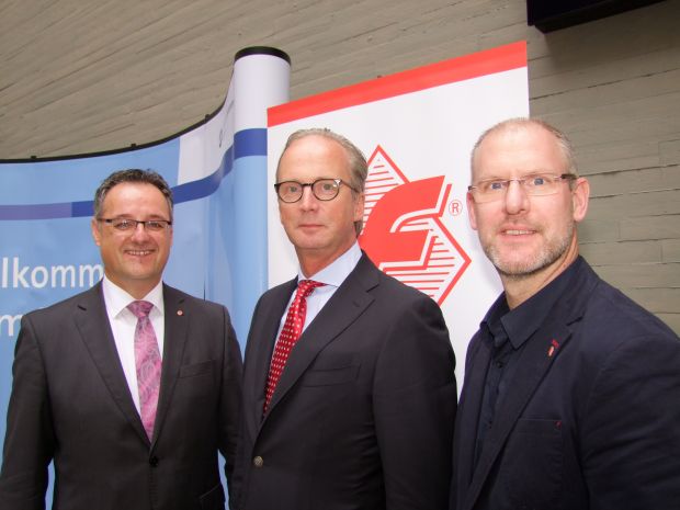 Antrittsbesuch an Rhein und Mosel (von rechts): Landesinnungsmeister Markus Kramb begrüßt in Koblenz den neuen DFV-Präsidenten Herbert Dohrmann mit Landesgeschäftsführer Alexander Zeitler. Antrittsbesuch an Rhein und Mosel (von rechts): Landesinnungsmeister Markus Kramb begrüßt in Koblenz den neuen DFV-Präsidenten Herbert Dohrmann mit Landesgeschäftsführer Alexander Zeitler.