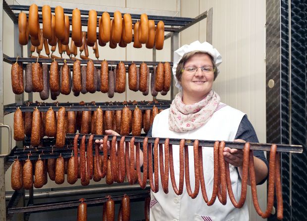 Dana Landgraf ergriff die Chance für einen Neuanfang und nahm 2001 die geschäftlichen Geschicke in die Hand. Dana Landgraf ergriff die Chance für einen Neuanfang und nahm 2001 die geschäftlichen Geschicke in die Hand.