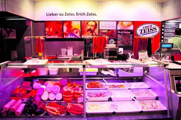 Die Erich Zeiss-Filiale im Mainzer Hauptbahnhof. Die Erich Zeiss-Filiale im Mainzer Hauptbahnhof.