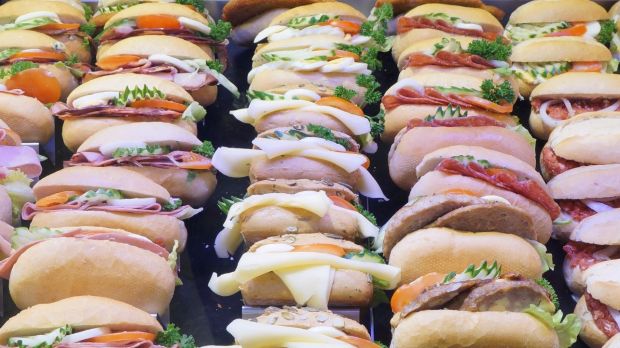Sie haben immer eine Wahl: 1. Liegt im Snackgeschäft noch mehr Potenzial und 2. nehmen Sie Einfluss auf die Parlamente. Sie haben immer eine Wahl: 1. Liegt im Snackgeschäft noch mehr Potenzial und 2. nehmen Sie Einfluss auf die Parlamente.