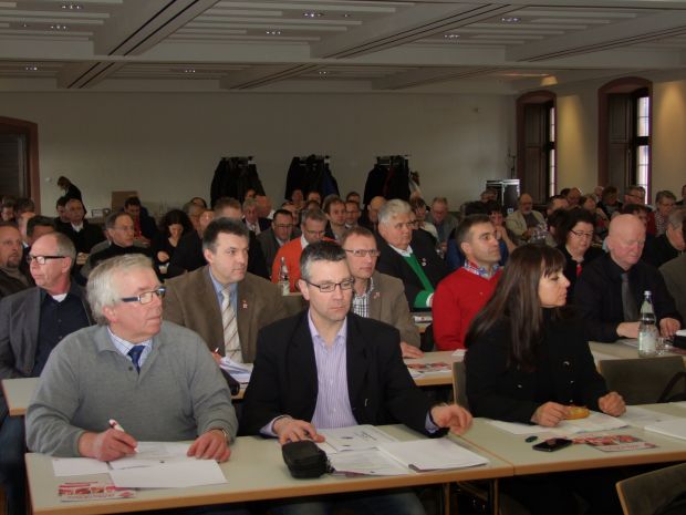 Der DFV informiert seine Mitglieder an den etablierten Standorten in Hannover und Würzburg. Der DFV informiert seine Mitglieder an den etablierten Standorten in Hannover und Würzburg.