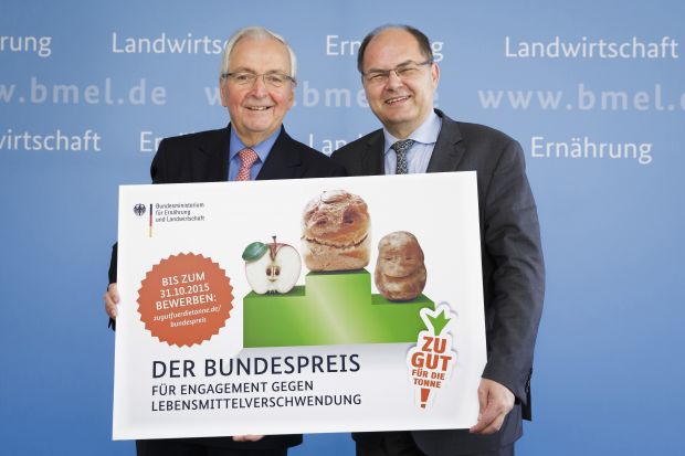 Juryvorsitzender Prof. Dr. Dr. Klaus Töpfer und Bundesernährungsminister Christian Schmidt starten die Bewerbungsphase für den Zu gut für die Tonne! – Bundespreis. Juryvorsitzender Prof. Dr. Dr. Klaus Töpfer und Bundesernährungsminister Christian Schmidt starten die Bewerbungsphase für den Zu gut für die Tonne! – Bundespreis.