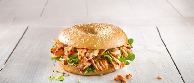 Der Pulled Lachs-Bagel gehört zu den neuen Aktionsprodukten der Nordsee. Der Pulled Lachs-Bagel gehört zu den neuen Aktionsprodukten der Nordsee.