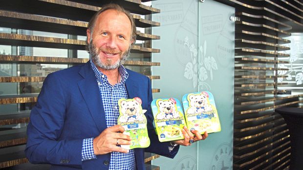 Hans-Ewald Reinert stellt die drei Neulinge in der Bärchen-Familie vor: vegetarische Mortadella, Schnitzel und Nuggets. Hans-Ewald Reinert stellt die drei Neulinge in der Bärchen-Familie vor: vegetarische Mortadella, Schnitzel und Nuggets.