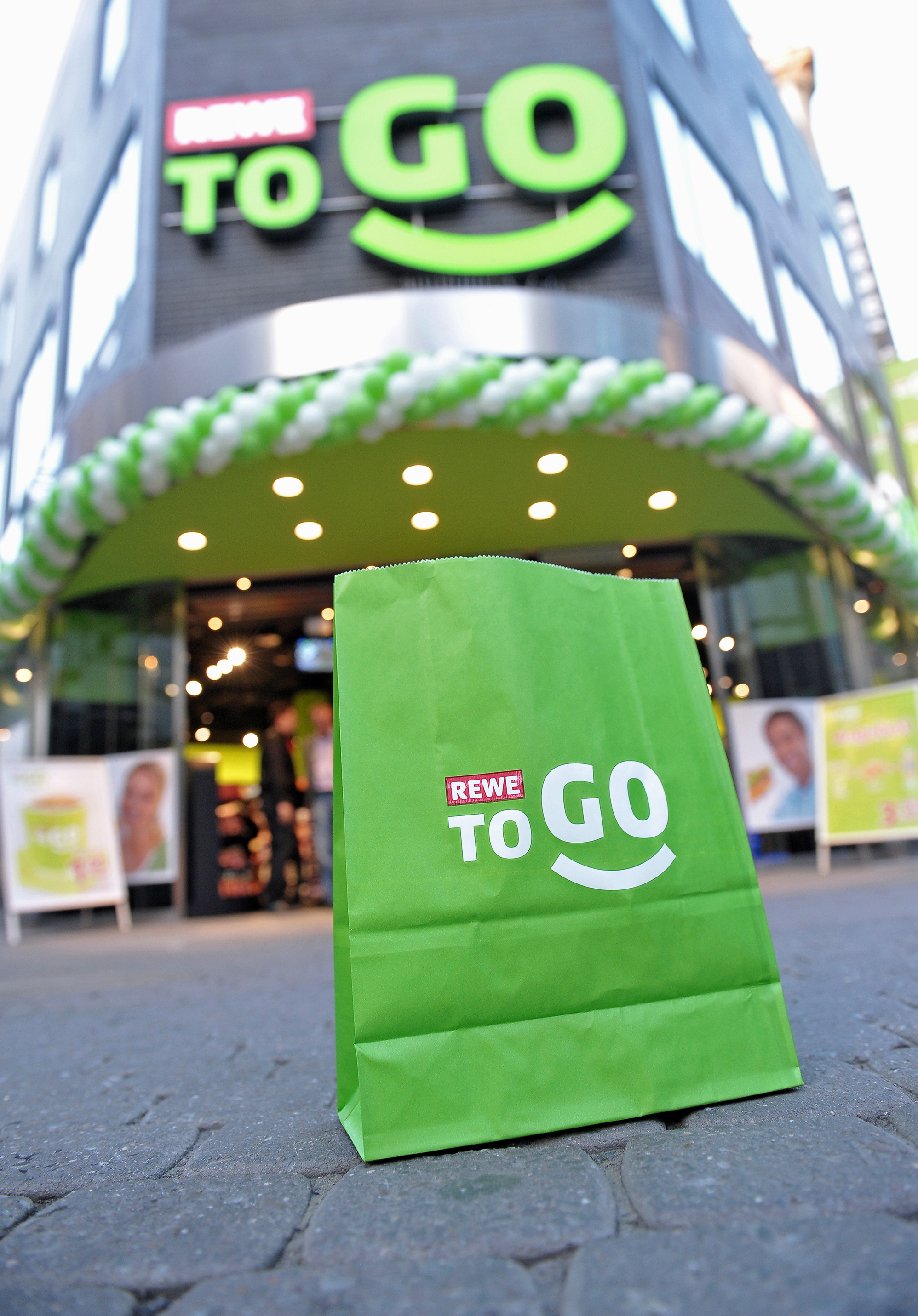 To Go Markt Rewe Greift An In Nurnberg