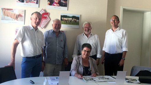 Die Jury des Rudolf-Kunze-PR-Preis (von links): DFV-Vizepräsident Michael Durst, Karl-Heinz Stier, Dr. Klaus Viedebantt, Renate Kühlcke und DFV-Hauptgeschäftsführer Martin Fuchs. Die Jury des Rudolf-Kunze-PR-Preis (von links): DFV-Vizepräsident Michael Durst, Karl-Heinz Stier, Dr. Klaus Viedebantt, Renate Kühlcke und DFV-Hauptgeschäftsführer Martin Fuchs.
