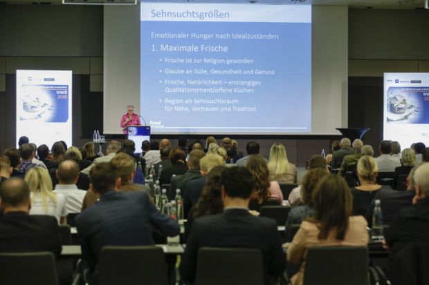 Gretel Weiß erklärt die drei Sehnsuchtsgrößen: maximale Frische, Wohlfühlatmosphäre und (Massen-)Individualität. Gretel Weiß erklärt die drei Sehnsuchtsgrößen: maximale Frische, Wohlfühlatmosphäre und (Massen-)Individualität.
