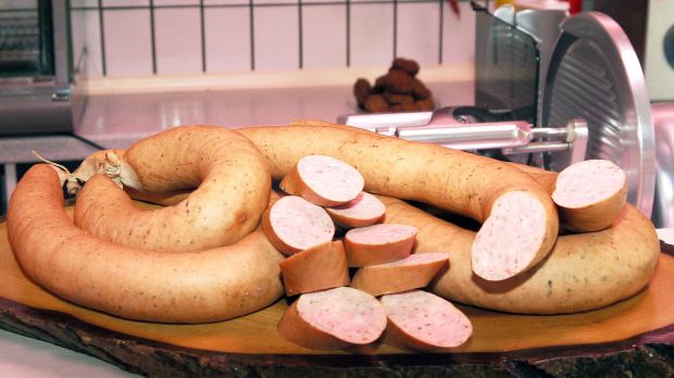 Rind- und Schweinefleisch sowie Gewürze wie Salz, Pfeffer und Majoran verwendet die Metzgerei Kreß für ihre Hausmacher Stadtwurst. Rind- und Schweinefleisch sowie Gewürze wie Salz, Pfeffer und Majoran verwendet die Metzgerei Kreß für ihre Hausmacher Stadtwurst.
