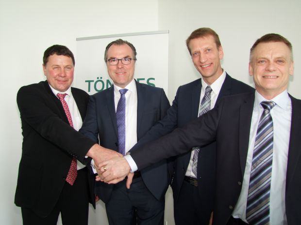 Deutsch-Dänische Partnerschaft (von links): Jens Jørgen Henriksen (Tican-Amba) und Clemens Tönnies mit Uffe Wiborg (Tican-Amba) und Ove Theijs (Tican A/S). Deutsch-Dänische Partnerschaft (von links): Jens Jørgen Henriksen (Tican-Amba) und Clemens Tönnies mit Uffe Wiborg (Tican-Amba) und Ove Theijs (Tican A/S).