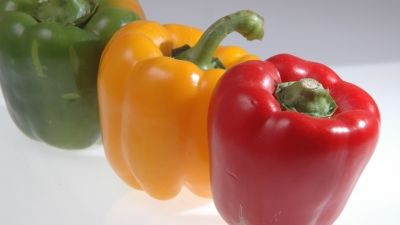 Statt Lebensmittel mit Rot-Gelb-Grün zu kennzeichnen fordert der DBV Aufklärung bei guter Ernährung. Statt Lebensmittel mit Rot-Gelb-Grün zu kennzeichnen fordert der DBV Aufklärung bei guter Ernährung.
