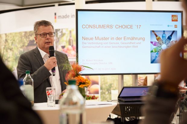 Dr. Robert Kecskes von der GfK stellt die Ergebnisse der Studie „Consumers` Choice ´17“ vor. Dr. Robert Kecskes von der GfK stellt die Ergebnisse der Studie „Consumers` Choice ´17“ vor.