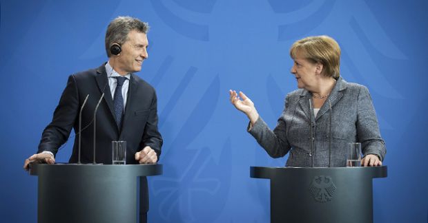 Deutschland will die wirtschaftliche Zusammenarbeit mit Argentinien intensivieren. Im Juli 2016 war der argentinische Staatspräsident Mauricio Macri bereits im Bundeskanzleramt zu Gast. Deutschland will die wirtschaftliche Zusammenarbeit mit Argentinien intensivieren. Im Juli 2016 war der argentinische Staatspräsident Mauricio Macri bereits im Bundeskanzleramt zu Gast.
