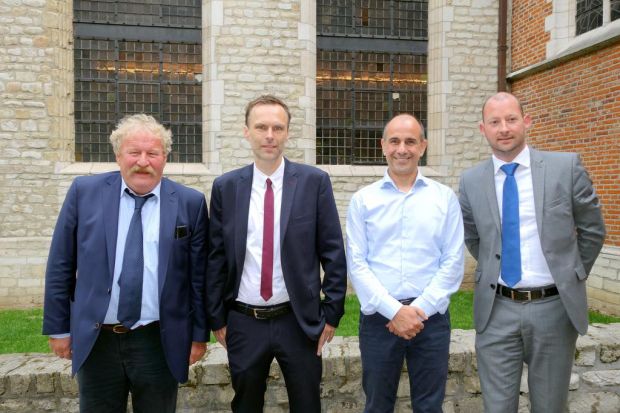 Bester Stimmung zeigten sich in Europas Hauptstadt (von links) BMO-Geschäftsführer René Maillard, Prof. Dr. Frédéric Leroy (Uni Brüssel) und Dr. Philippe Houdart (Belgian Food Safety Agency) sowie Joris Coenen vom Belgian Meat Office (BMO).
Bester Stimmung zeigten sich in Europas Hauptstadt (von links) BMO-Geschäftsführer René Maillard, Prof. Dr. Frédéric Leroy (Uni Brüssel) und Dr. Philippe Houdart (Belgian Food Safety Agency) sowie Joris Coenen vom Belgian Meat Office (BMO).