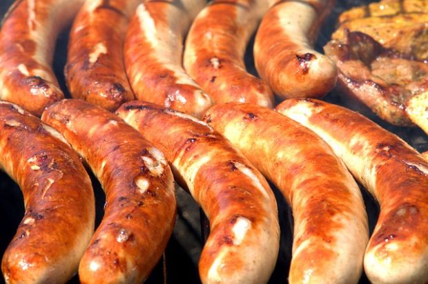 Echte Bratwurst oder fleischfreie Alternative? Echte Bratwurst oder fleischfreie Alternative?