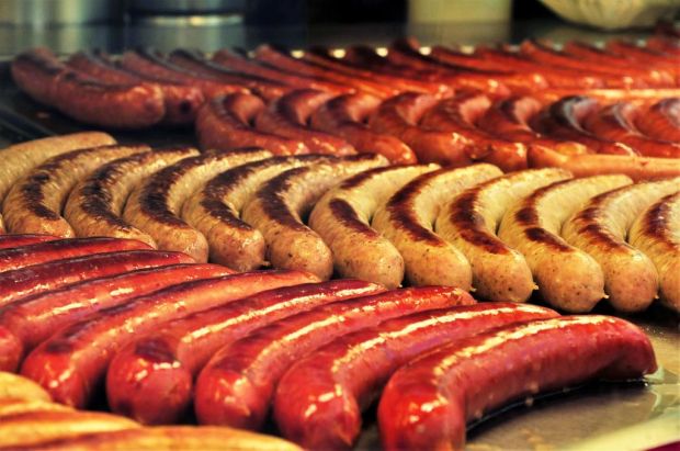 Auf dem Leipziger Messegelände wird erstmals der Mitteldeutsche Bratwurstcup ausgetragen. Auf dem Leipziger Messegelände wird erstmals der Mitteldeutsche Bratwurstcup ausgetragen.