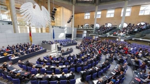 Der Bundestag hat ein Gesetzespaket zur besseren Bekämpfung der ASP verabschiedet. Der Bundestag hat ein Gesetzespaket zur besseren Bekämpfung der ASP verabschiedet.
