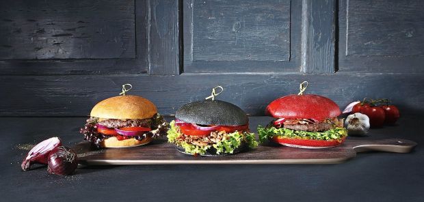 Der bunte Burger-Bun hat auch in Deutschland bereits eine gewisse Bekanntheit erlangt. Derzeit bekommt man ihn noch hauptsächlich an experimentierfreudigen Streetfood-Trucks. Der bunte Burger-Bun hat auch in Deutschland bereits eine gewisse Bekanntheit erlangt. Derzeit bekommt man ihn noch hauptsächlich an experimentierfreudigen Streetfood-Trucks.