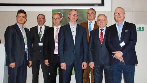 Auf dem ersten Cleansmoke Coalition Congress referierten (v.l.): Dr. Sergiy M. Smetana, Uwe Vogel, Andreas Severin, Bernd Hackethal, Dr. Markus Grube, Prof. Dr. Achim Stiebing und Hans-Joachim Kunkel. Auf dem ersten Cleansmoke Coalition Congress referierten (v.l.): Dr. Sergiy M. Smetana, Uwe Vogel, Andreas Severin, Bernd Hackethal, Dr. Markus Grube, Prof. Dr. Achim Stiebing und Hans-Joachim Kunkel.