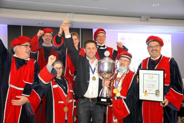 „Der Dorfmetzger“ Jürgen Reck aus dem fränkischen Möhrendorf im Landkreis Erlangen-Höchstadt wurde Europasieger der niederländische Confrérie. „Der Dorfmetzger“ Jürgen Reck aus dem fränkischen Möhrendorf im Landkreis Erlangen-Höchstadt wurde Europasieger der niederländische Confrérie.