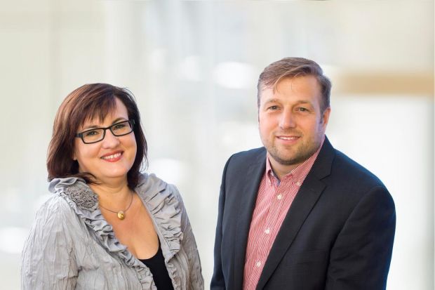 Petra und Peter Cornelius leiten das Pfälzer Unternehmen gemeinsam. Trotz der bundesweiten Vermarktung und kleineren Exportraten fühlen sie sich der Region eng verbunden. Petra und Peter Cornelius leiten das Pfälzer Unternehmen gemeinsam. Trotz der bundesweiten Vermarktung und kleineren Exportraten fühlen sie sich der Region eng verbunden.