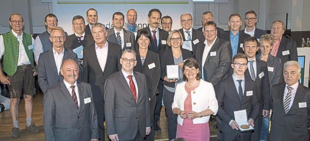 Höchste Auszeichnung der deutschen Ernährungswirtschaft für zwölf Unternehmen der Fleischwirtschaft. Höchste Auszeichnung der deutschen Ernährungswirtschaft für zwölf Unternehmen der Fleischwirtschaft.