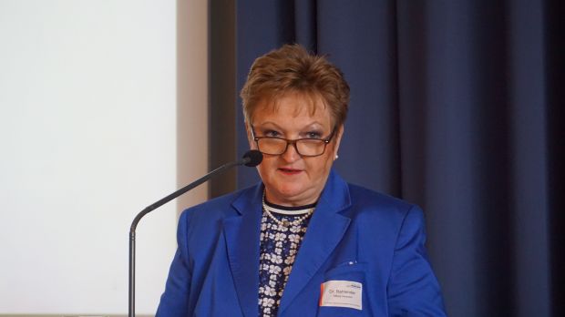 Sieht sich gefordert, das prägende Wirken der Lebensmittelbuch-Kommission zu verteidigen: Dr. Birgit Rehlender. Sieht sich gefordert, das prägende Wirken der Lebensmittelbuch-Kommission zu verteidigen: Dr. Birgit Rehlender.