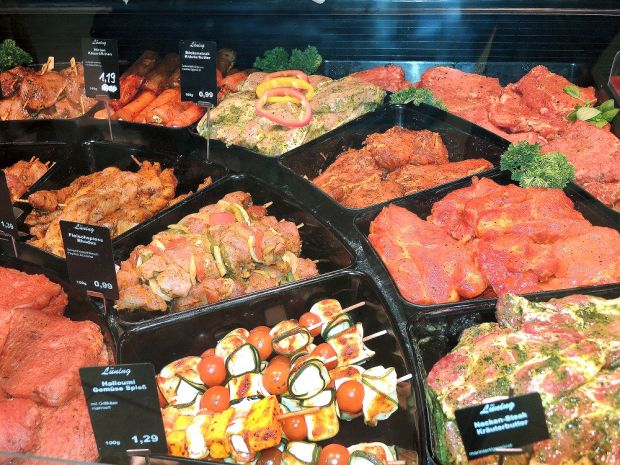 Der Grilltrend wird mit marinierten Artikeln bedient. Der Grilltrend wird mit marinierten Artikeln bedient.