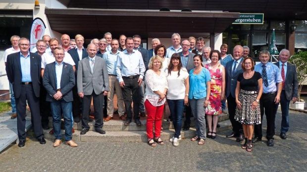 Die Delegierten von 19 Innungen des hessischen Fleischerhandwerks repräsentierten 88 Prozent der Mitgliedsbetriebe. Die Delegierten von 19 Innungen des hessischen Fleischerhandwerks repräsentierten 88 Prozent der Mitgliedsbetriebe.