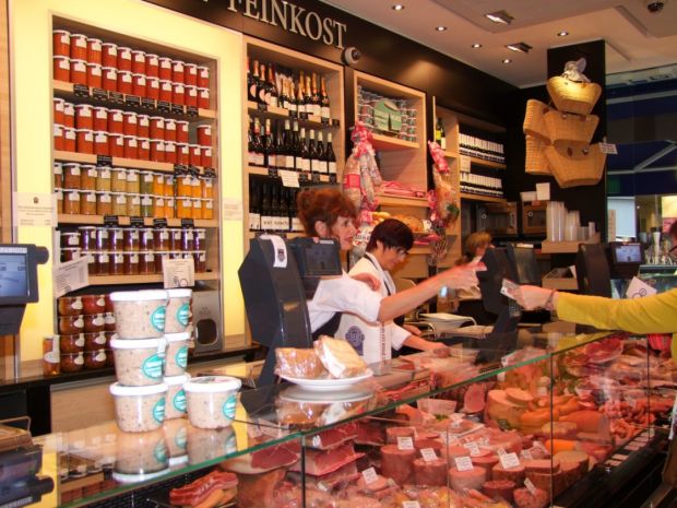 Hauptgeschäft der Metzgerei Ebert in der Frankfurter Fressgass. Hauptgeschäft der Metzgerei Ebert in der Frankfurter Fressgass.