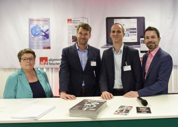 Digital ganz nah am Kunden: Wolfgang Otto (2.v.l.) und Frank Schroedter (2.v.r.) im Gespräch mit Renate Kühlcke (Fleischwirtschaft) und Jörg Schiffeler (afz). Digital ganz nah am Kunden: Wolfgang Otto (2.v.l.) und Frank Schroedter (2.v.r.) im Gespräch mit Renate Kühlcke (Fleischwirtschaft) und Jörg Schiffeler (afz).