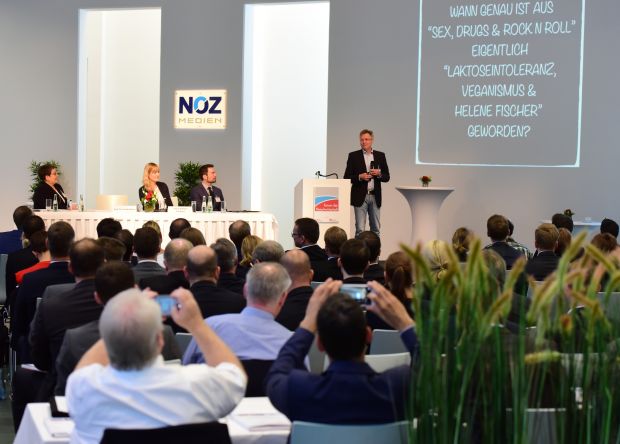 Das Forum der Fleischwirtschaft diskutiert aktuelle Themenstellungen. 2016 rückte die Veranstaltung das Trendthema Veggie in den Fokus. Das Forum der Fleischwirtschaft diskutiert aktuelle Themenstellungen. 2016 rückte die Veranstaltung das Trendthema Veggie in den Fokus.