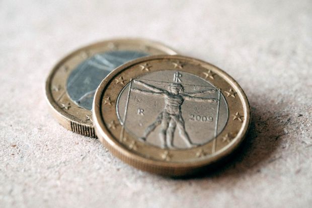In der Fleischwirtschaft wird besser bezahlt als noch vor einem Jahr. Das liegt vor allem daran, dass viele Verträge mit osteuropäischen Arbeitskräften jetzt nach deutschem Recht verhandelt werden. In der Fleischwirtschaft wird besser bezahlt als noch vor einem Jahr. Das liegt vor allem daran, dass viele Verträge mit osteuropäischen Arbeitskräften jetzt nach deutschem Recht verhandelt werden.