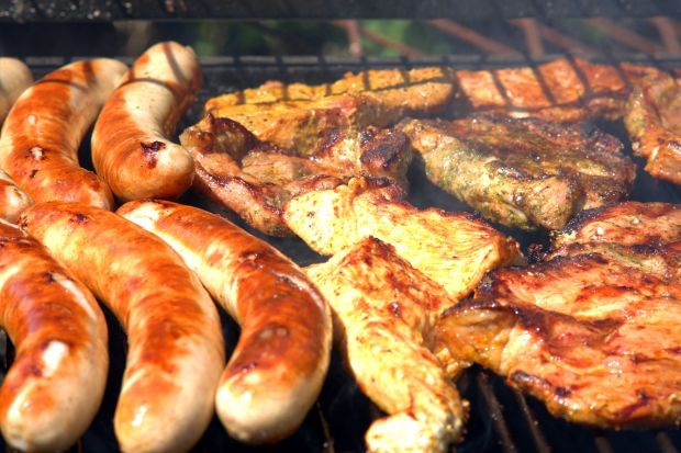 Zu heiß zum Grillen: Der Fleischabsatz leidet unter der großen Hitze. Zu heiß zum Grillen: Der Fleischabsatz leidet unter der großen Hitze.