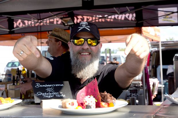 Fleisch, Fisch und Süßes: Um die Krone des Grillkönigs kämpfen am nächsten Wochenende bei der 23. Grill- und BBQ-Meisterschaft in Fulda knapp 40 Profi- und Amateur-Teams.
Fleisch, Fisch und Süßes: Um die Krone des Grillkönigs kämpfen am nächsten Wochenende bei der 23. Grill- und BBQ-Meisterschaft in Fulda knapp 40 Profi- und Amateur-Teams.