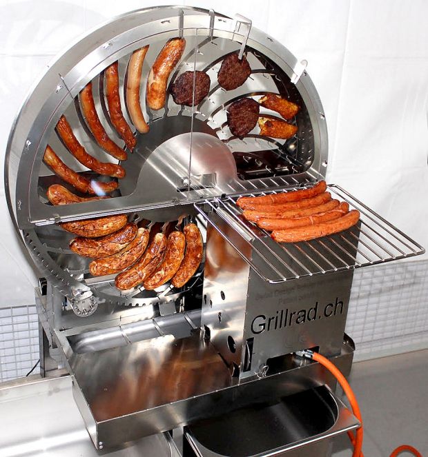 Eine der prämierten Süffa-Innovationen: Grillgut wird auf das vertikale, motorgetriebene Grillrad gesteckt und ohne Rußbildung rundum gegart. Eine der prämierten Süffa-Innovationen: Grillgut wird auf das vertikale, motorgetriebene Grillrad gesteckt und ohne Rußbildung rundum gegart.