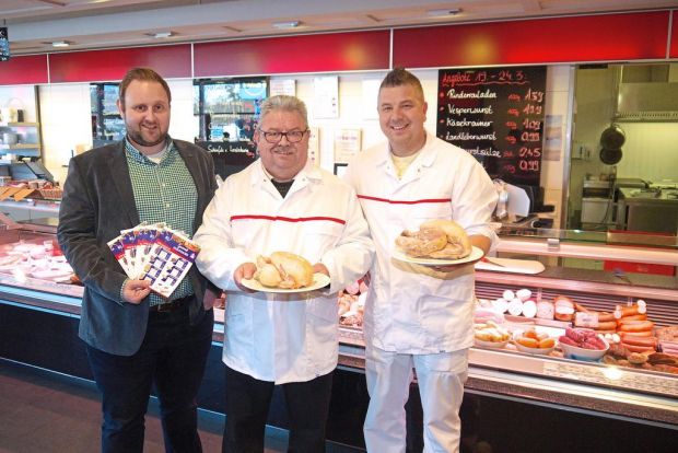 Sie setzen künftig auf Top-Qualität mit Label Rouge-Geflügel: Metro-Fachberater Gerhard Prögel sowie Gerhard und Christian Hartmann (von links). Sie setzen künftig auf Top-Qualität mit Label Rouge-Geflügel: Metro-Fachberater Gerhard Prögel sowie Gerhard und Christian Hartmann (von links).