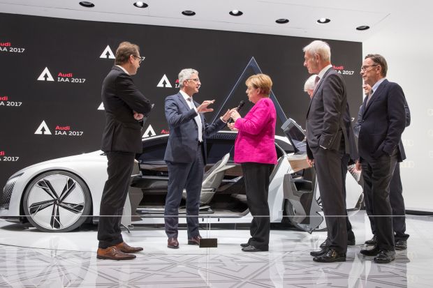 Bundeskanzlerin Angela Merkel zu Gast bei Audi beim Eröffnungsrundgang. Bundeskanzlerin Angela Merkel zu Gast bei Audi beim Eröffnungsrundgang.