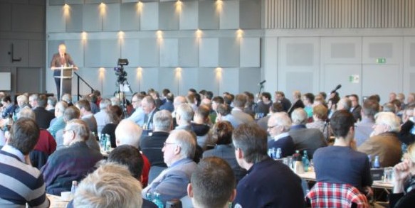Gut 300 Mitglieder sind in diesem Jahr zur Mitgliederversammlung der ISN nach Osnabrück gekommen. Gut 300 Mitglieder sind in diesem Jahr zur Mitgliederversammlung der ISN nach Osnabrück gekommen.