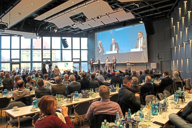 Volles Haus bei der ISN-Mitgliederversammlung in Osnabrück. Volles Haus bei der ISN-Mitgliederversammlung in Osnabrück.