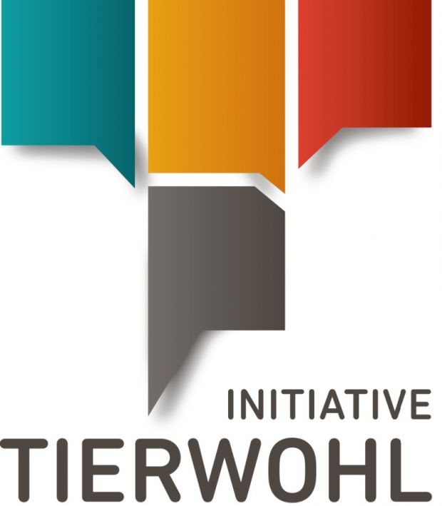 Am 1. Januar 2015 startete die Initiative Tierwohl, mit der sich Landwirtschaft, Fleischwirtschaft und Lebensmitteleinzelhandel erstmalig gemeinsam für eine tiergerechtere und nachhaltigere Fleischerzeugung einsetzen. Am 1. Januar 2015 startete die Initiative Tierwohl, mit der sich Landwirtschaft, Fleischwirtschaft und Lebensmitteleinzelhandel erstmalig gemeinsam für eine tiergerechtere und nachhaltigere Fleischerzeugung einsetzen.