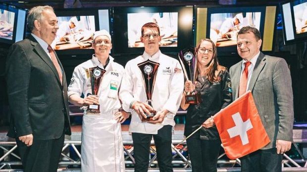 Der Franzose Tony Carville (Mitte) ist Sieger des IWF. Auf Platz zwei folgt Tanja Knechtle (2.v.r.) aus der Schweiz. Den dritten Rang belegt Wiebe Merkus aus den Niederlanden (2.v.l.). Der Franzose Tony Carville (Mitte) ist Sieger des IWF. Auf Platz zwei folgt Tanja Knechtle (2.v.r.) aus der Schweiz. Den dritten Rang belegt Wiebe Merkus aus den Niederlanden (2.v.l.).