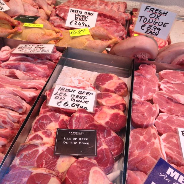 Auslage der Fleischerei Buckley Meat im Zentrum von Dublin. Auslage der Fleischerei Buckley Meat im Zentrum von Dublin.