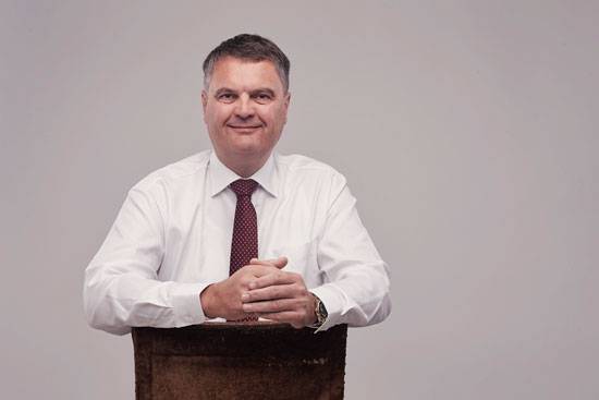 Jasi Valeur steht seit Januar 2016 an der Spitze des dänischen Schlachtkonzerns Danish Crown. Jasi Valeur steht seit Januar 2016 an der Spitze des dänischen Schlachtkonzerns Danish Crown.