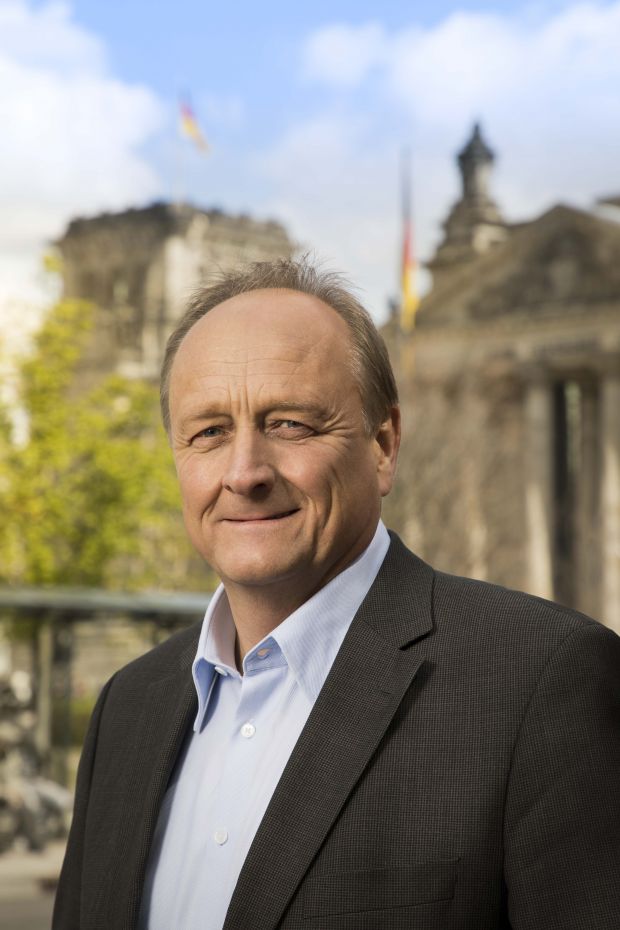 DBV-Präsident Joachim Rukwied erinnert daran, die Hygienemaßnahmen in schweinehaltenden Betrieben strikt einzuhalten, um die Bestände in Deutschland zu schützen. DBV-Präsident Joachim Rukwied erinnert daran, die Hygienemaßnahmen in schweinehaltenden Betrieben strikt einzuhalten, um die Bestände in Deutschland zu schützen.