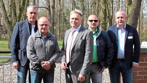Der Vorstand wurde in seinen Ämtern bestätigt (von links): Jens Wollin, Klaus Neubauer, Hans-Christian Ockens, Carsten Zühlstorf und Andreas Ledder. Der Vorstand wurde in seinen Ämtern bestätigt (von links): Jens Wollin, Klaus Neubauer, Hans-Christian Ockens, Carsten Zühlstorf und Andreas Ledder.